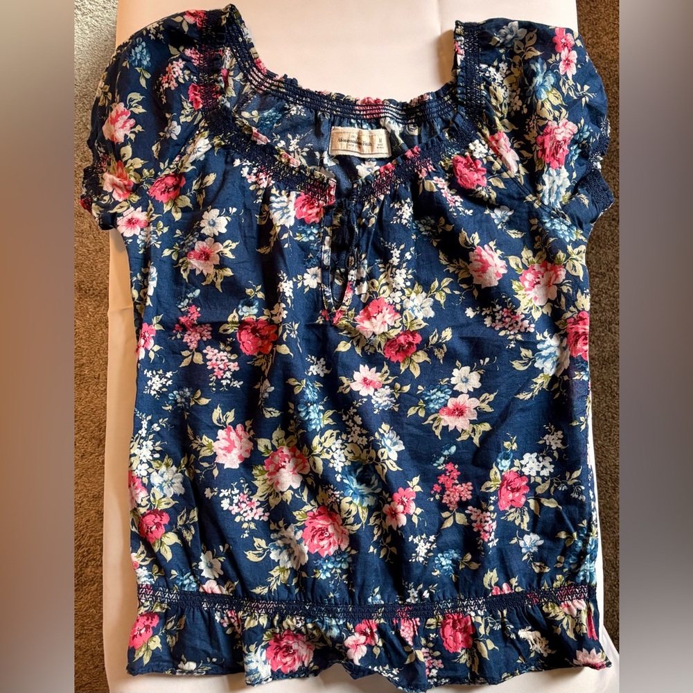 Abercrombie & Fitch Floral Smocked Blouse — Size M - Picture 2 of 8
